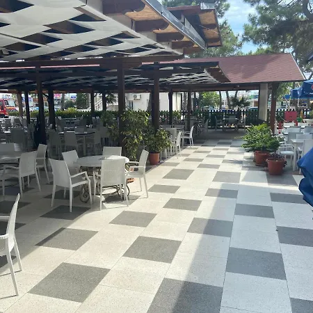 酒店 Center Park Velipojë