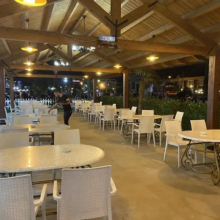 酒店 Center Park Velipojë