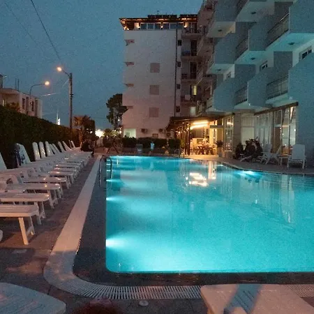 Center Park Hotel *