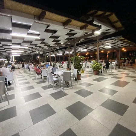 酒店 Center Park Velipojë