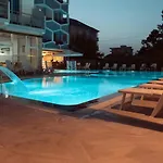 Center Park * Velipojë