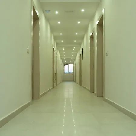Center Park Hotel *
