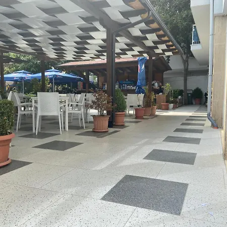 Center Park Hotel Velipojë