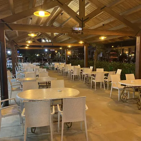 Center Park Hotel *