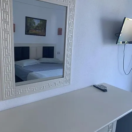 Center Park Hotel Velipojë