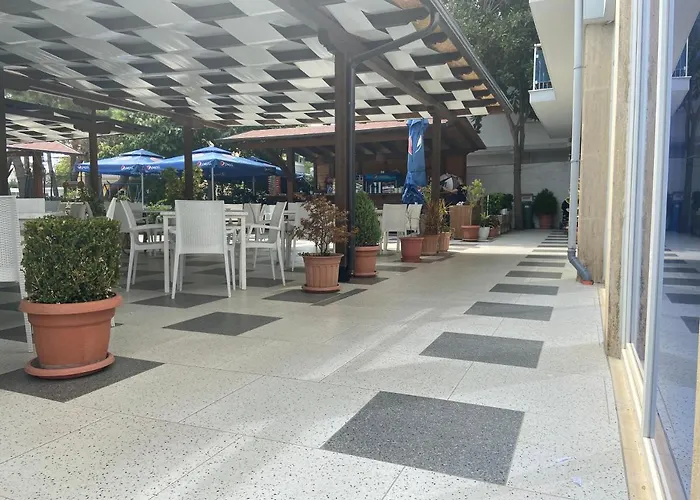 Center Park Hotel Velipojë